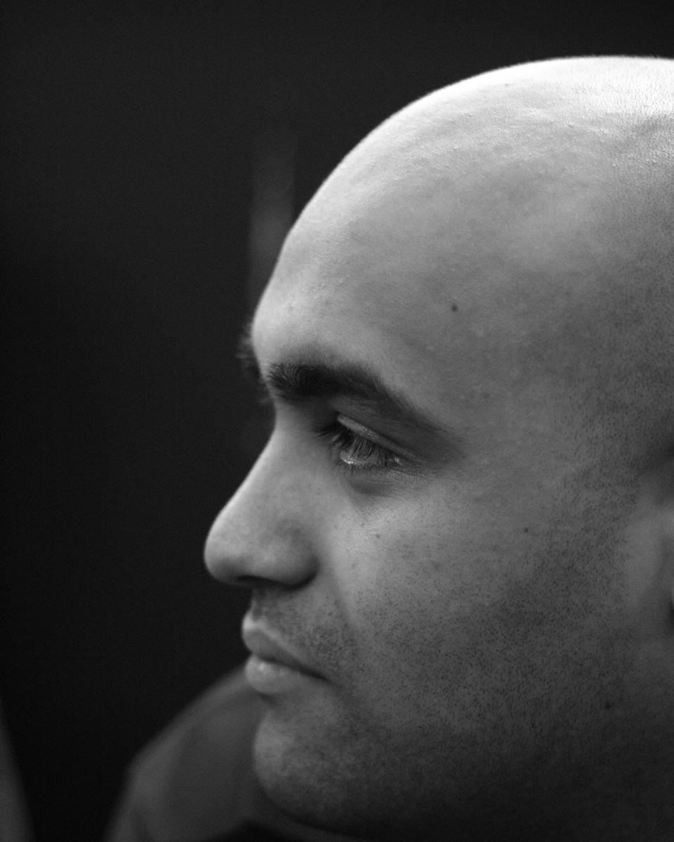 Simon in profile