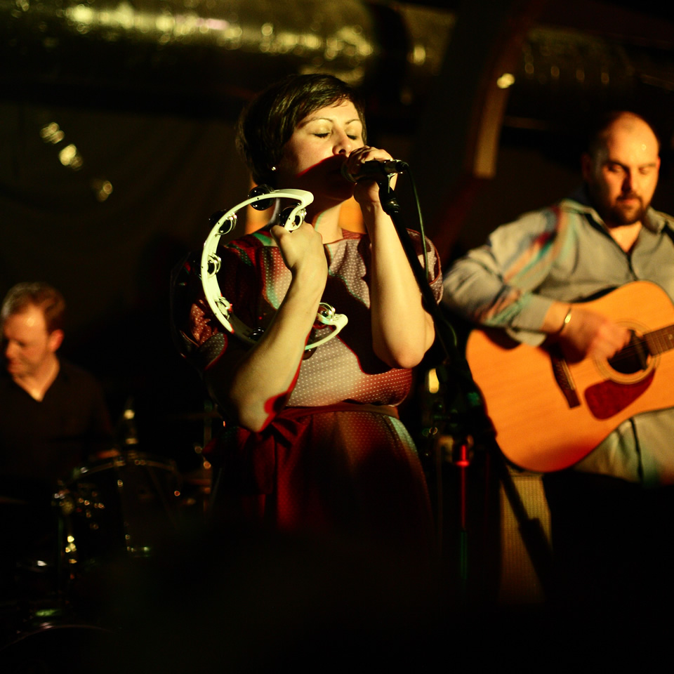 Tracyanne from Camera Obscura, singing with eyes shut, Manchester