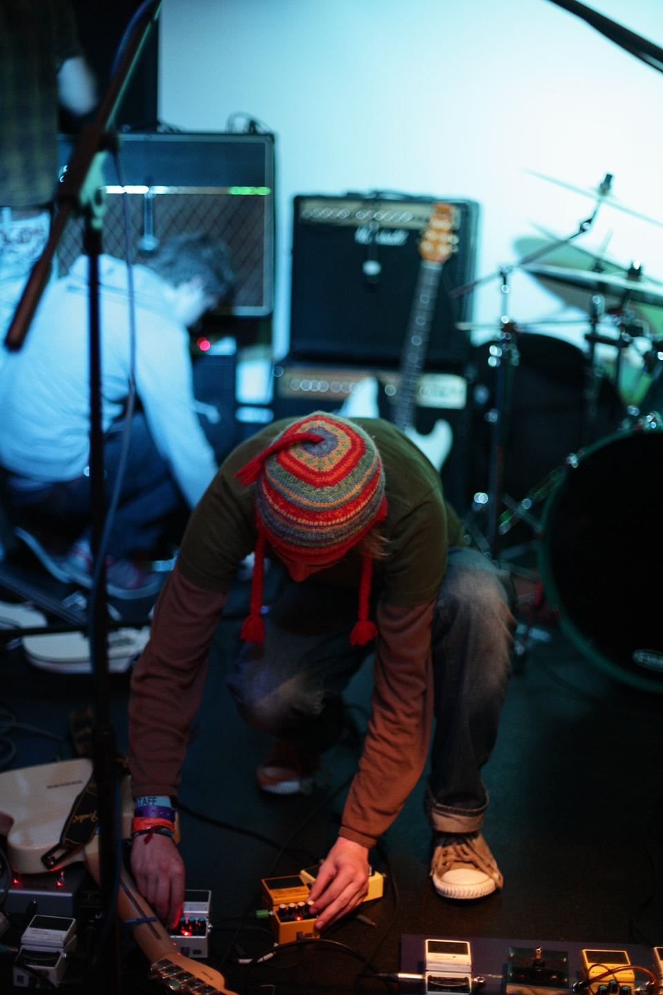 A Genuine Freakshow, setting up