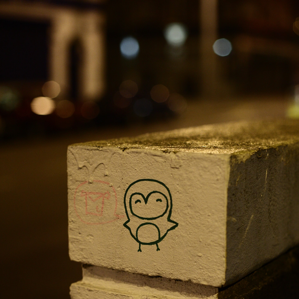 Tiny bird graffiti, Manchester
